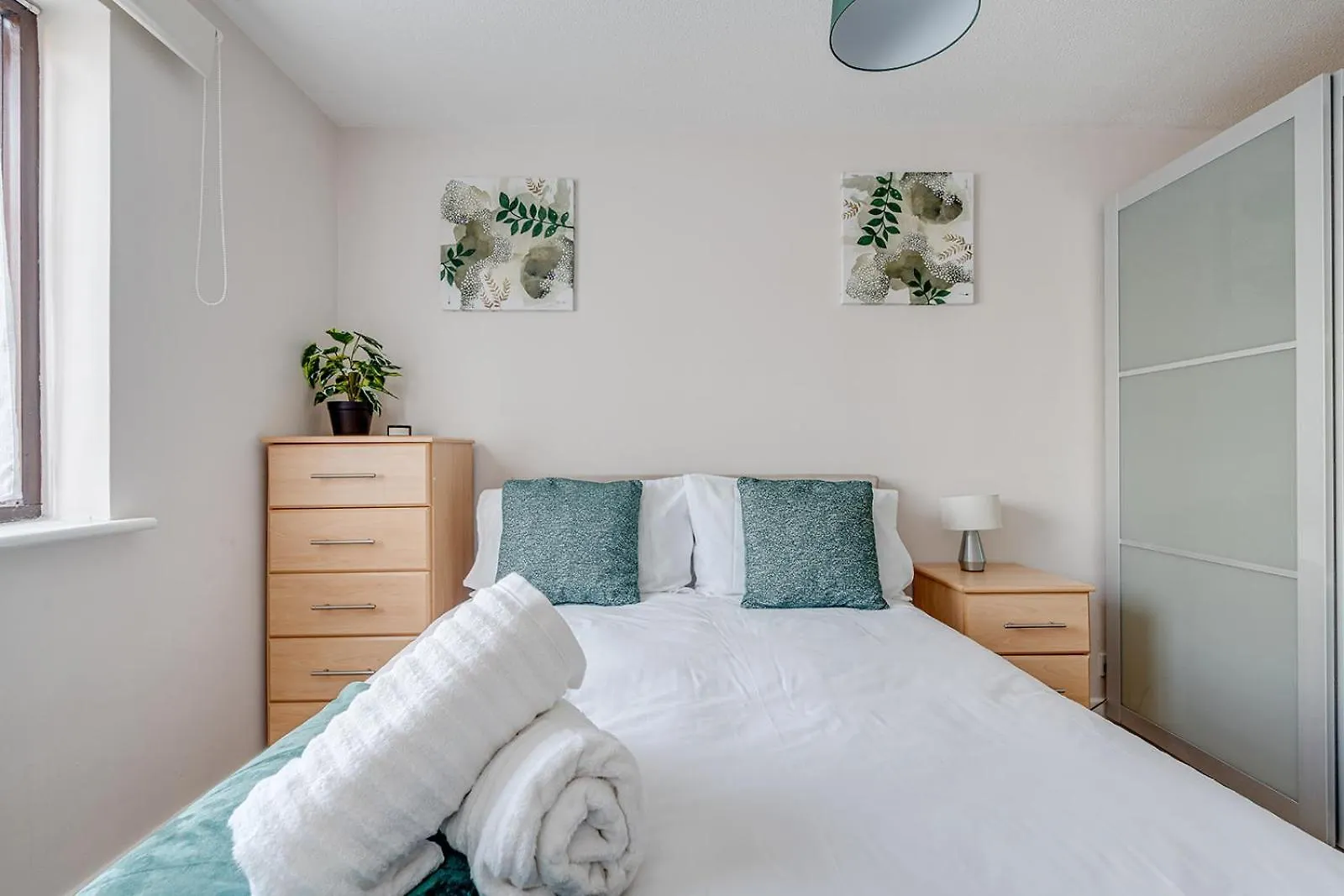 Perfect Apartment In Canada Water With Parking London