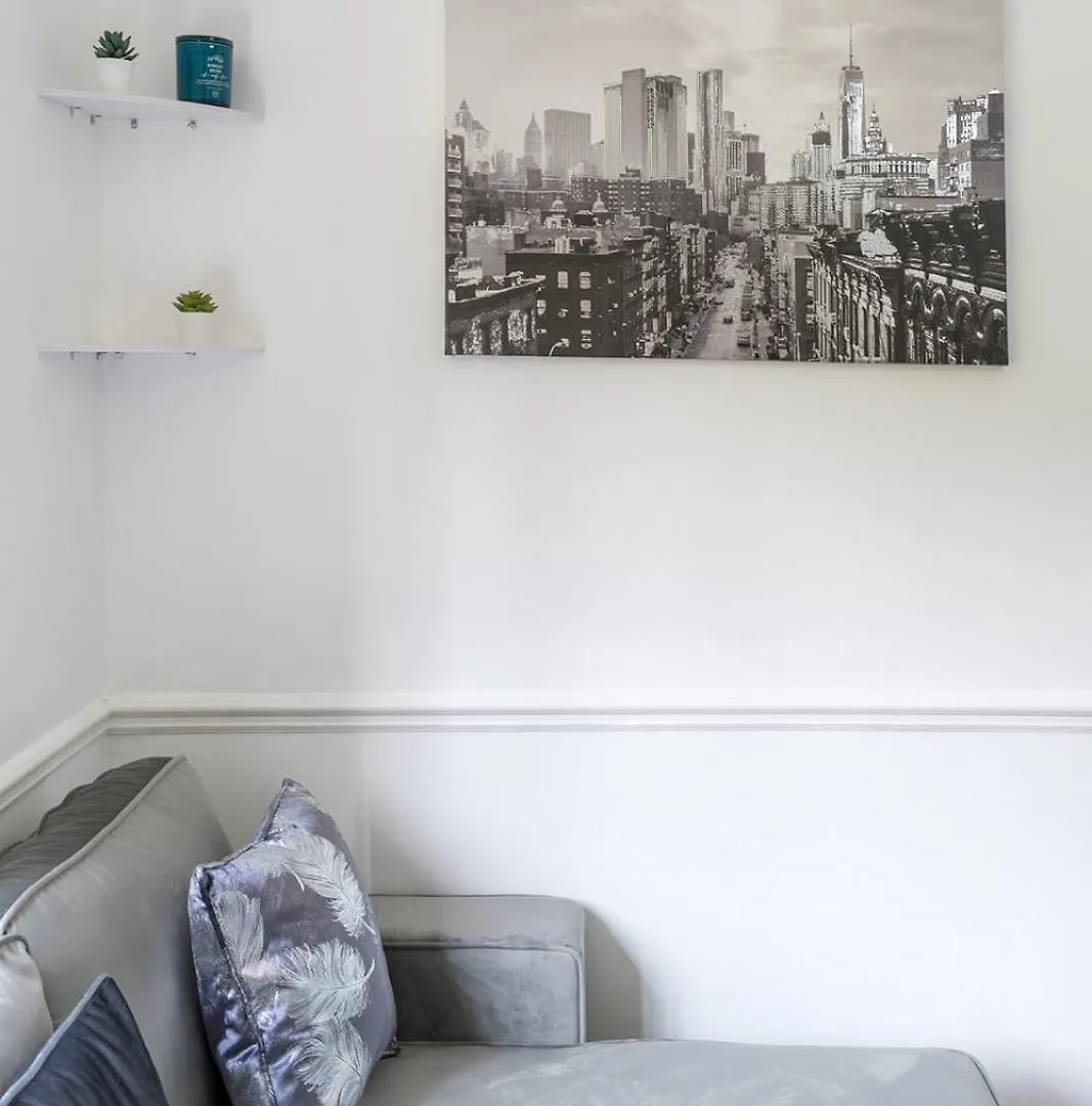 Perfect Apartment In Canada Water With Parking London